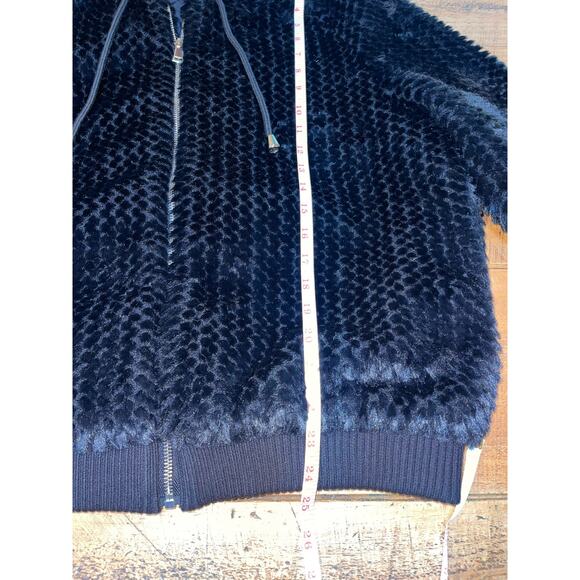 LIKE NEW Womens Talk of the Walk Faux Fur Black Soft Zip Up Coat Size Small - Picture 9 of 12